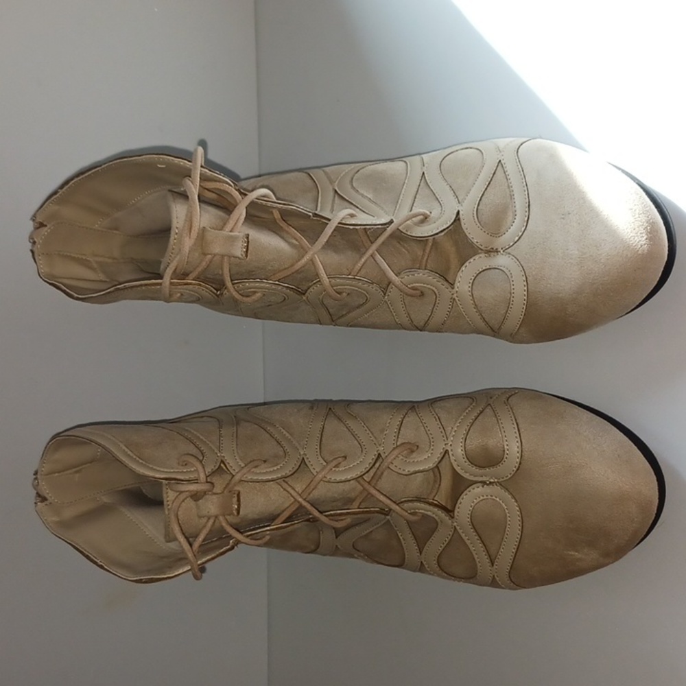 Comfortview Booties beige lace up cut out front Suede 8.5 women's comfort zipper